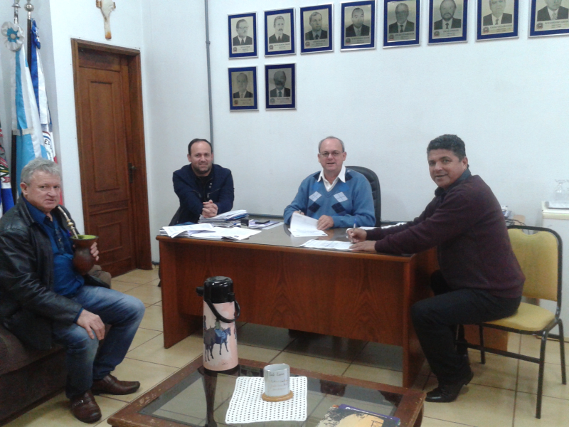 ASSINADO CONTRATO PARA PAVIMENTAÇÃO ASFÁLTICA NA RUA GENERAL OSÓRIO